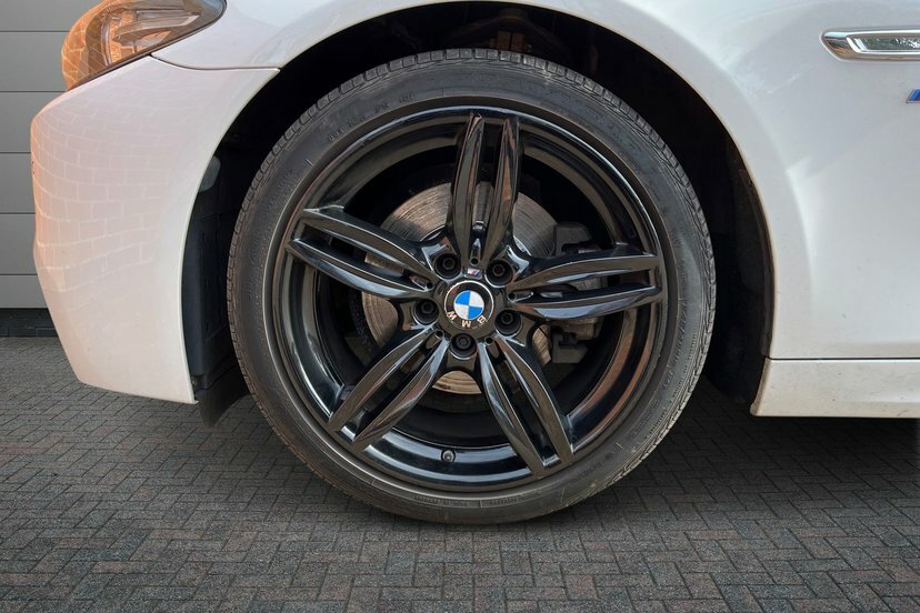 BMW 5 Series 2.0 520D M Sport Touring 190 Ps White #5