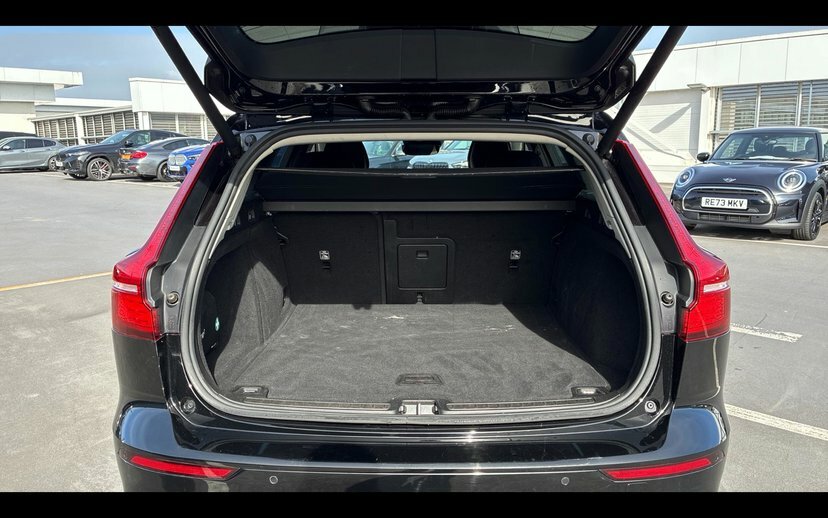 Volvo V60 D4 Inscription Pro White #13