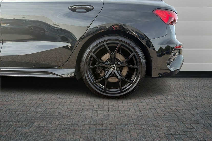 Audi RS3 2.5 Tfsi Carbon Black Sportback S Troni Black #5