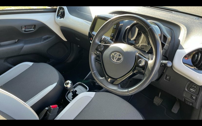 Toyota Aygo 1.0 Vvt-i X-press Hatchback X-shift 68 White #6
