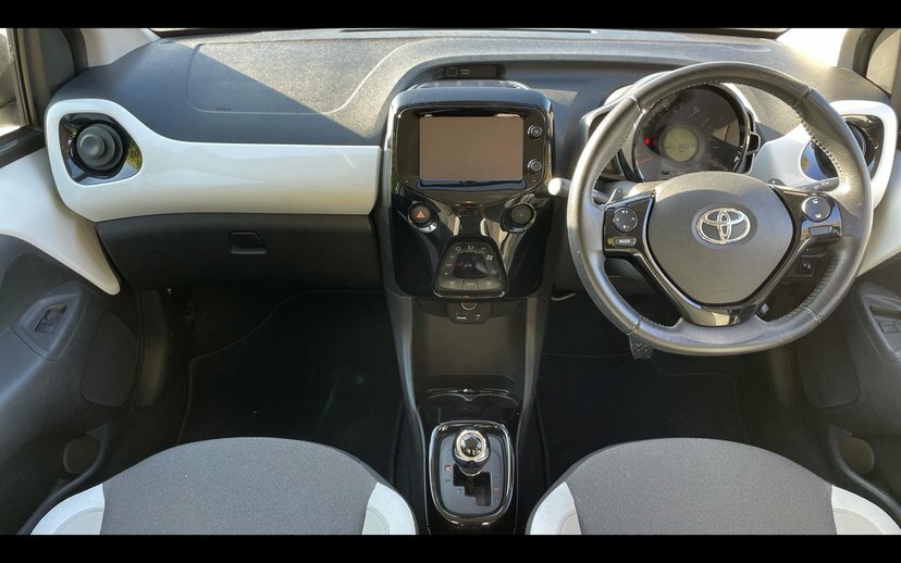 Toyota Aygo 1.0 Vvt-i X-press Hatchback X-shift 68 White #4