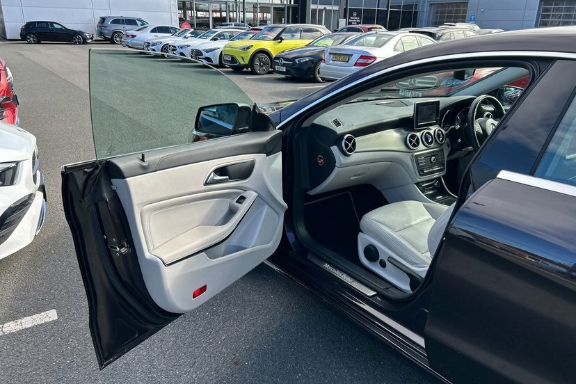 Mercedes-Benz CLA Class Cla220 Sport Cdi Black #18