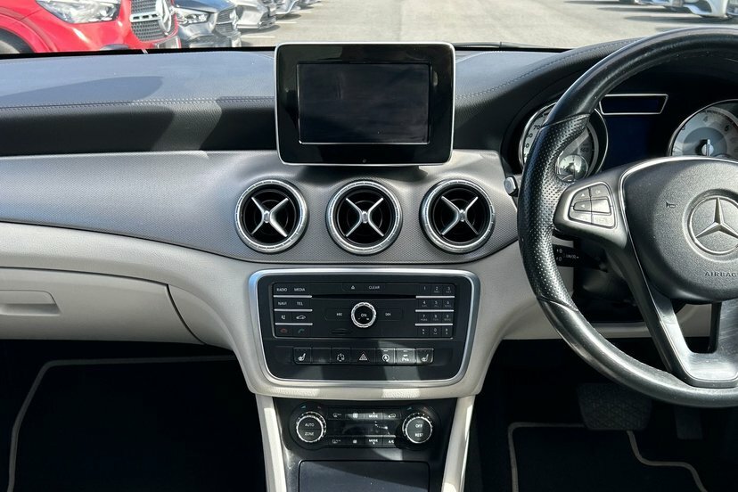 Mercedes-Benz CLA Class Cla220 Sport Cdi Black #46