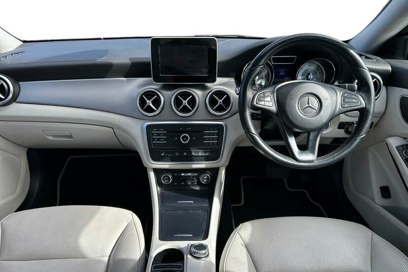 Mercedes-Benz CLA Class Cla220 Sport Cdi Black #7