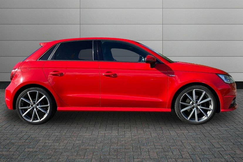 Audi A1 1.4 Tfsi Cod Black Edition Sportback Ma Red #4