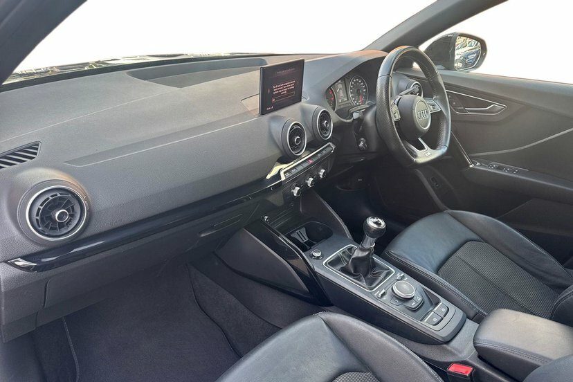 Audi Q2 1.5 Tfsi Cod 35 Black Edition Suv Manua Black #2