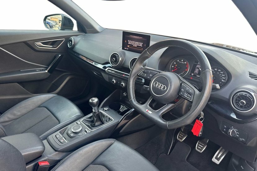 Audi Q2 1.5 Tfsi Cod 35 Black Edition Suv Manua Black #6