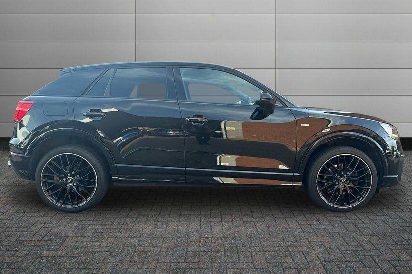 Audi Q2 1.5 Tfsi Cod 35 Black Edition Suv Manua Black #4