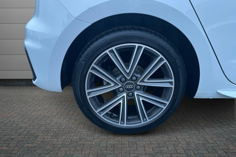 Audi A1 1.0 Tfsi 30 S Line Sportback 11 White #5