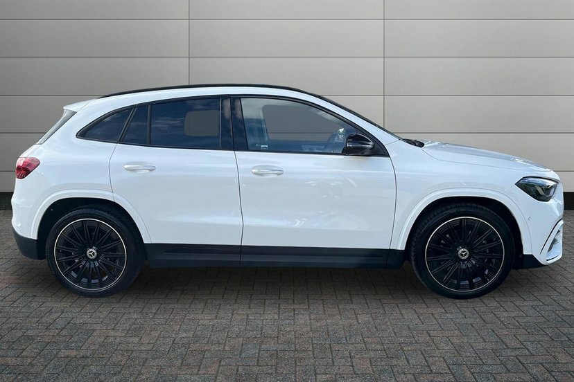 Mercedes-Benz GLA Class Gla200d Amg Line Premium Plus White #3