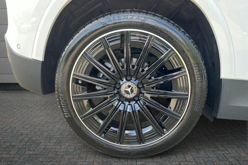 Mercedes-Benz GLA Class Gla200d Amg Line Premium Plus White #4
