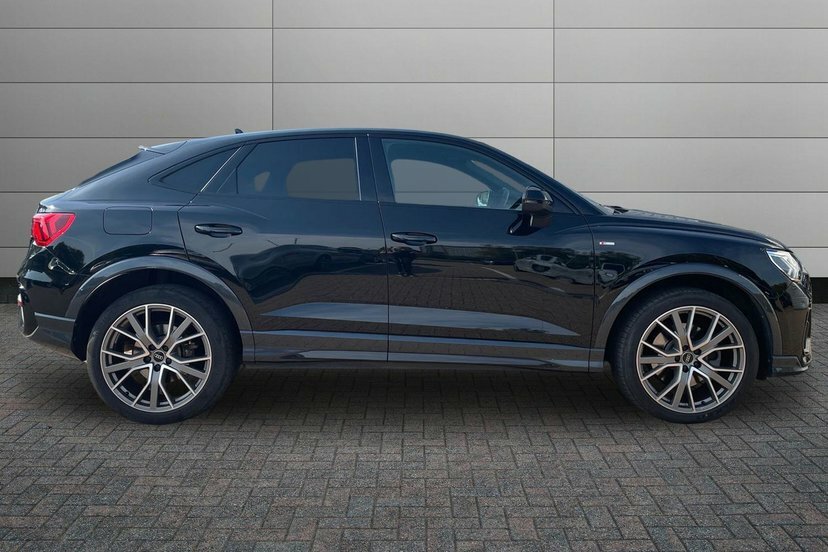 Audi Q3 2.0 Tfsi 40 Black Edition Sportback S T Black #4