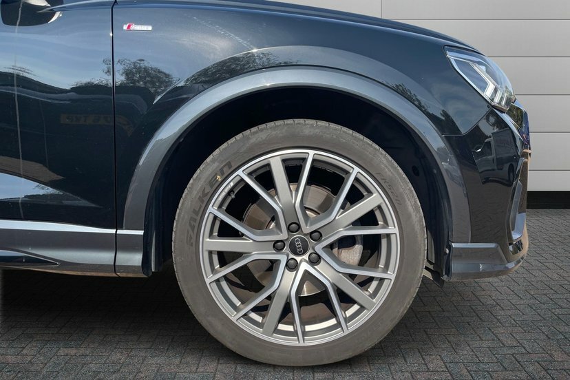 Audi Q3 2.0 Tfsi 40 Black Edition Sportback S T Black #5