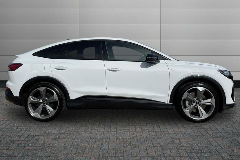 Audi Q4 E Tron 45 Black Edition Sportback 82Kwh White #4