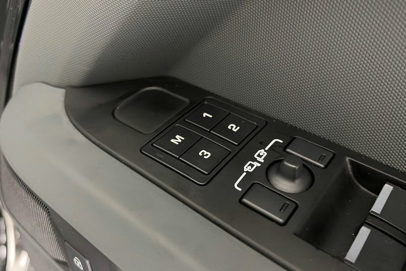 Land Rover Defender 90 3.0 D250 X-dynamic Hse Grey #38