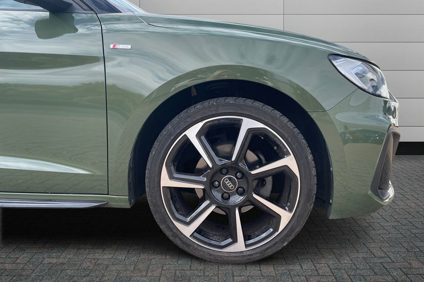 Audi A1 1.5 Tfsi 35 Black Edition Sportback S T Green #5