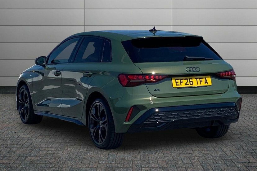 Audi A3 1.5 Tfsie Black Edition Sportback Plug- Green #3