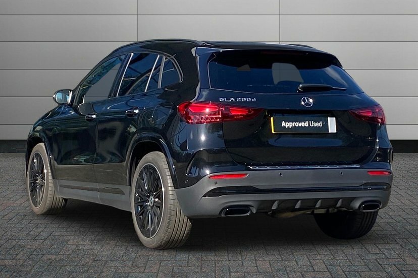 Mercedes-Benz GLA Class 2.0 Gla200d Amg Line Premium Plus Suv Black #2