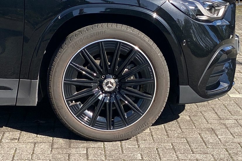 Mercedes-Benz GLA Class 2.0 Gla200d Amg Line Premium Plus Suv Black #4