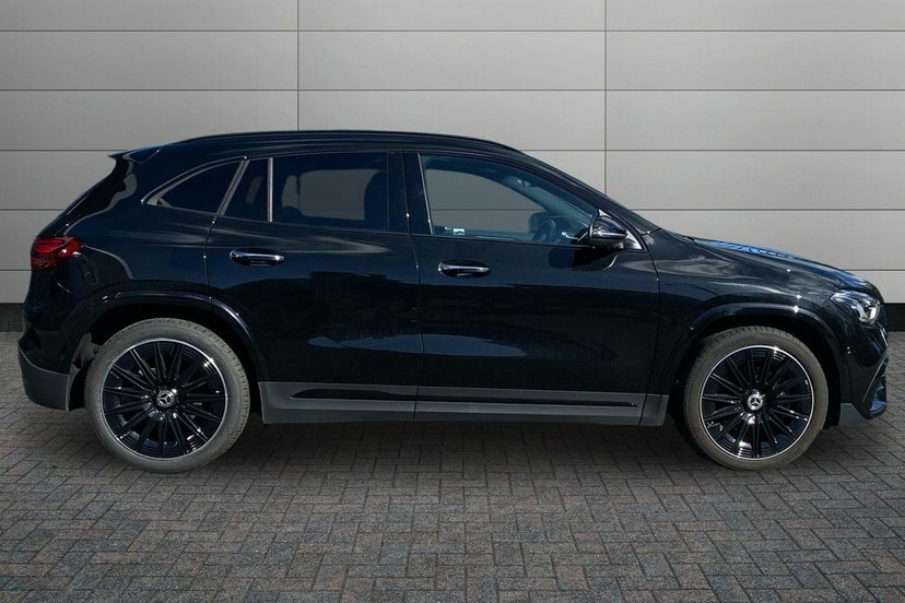 Mercedes-Benz GLA Class 2.0 Gla200d Amg Line Premium Plus Suv Black #3