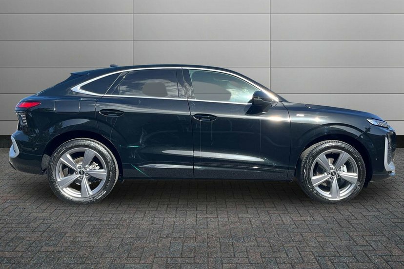 Audi Q3 1.5 Tfsi S Line Sportback S Tronic 150 Black #4