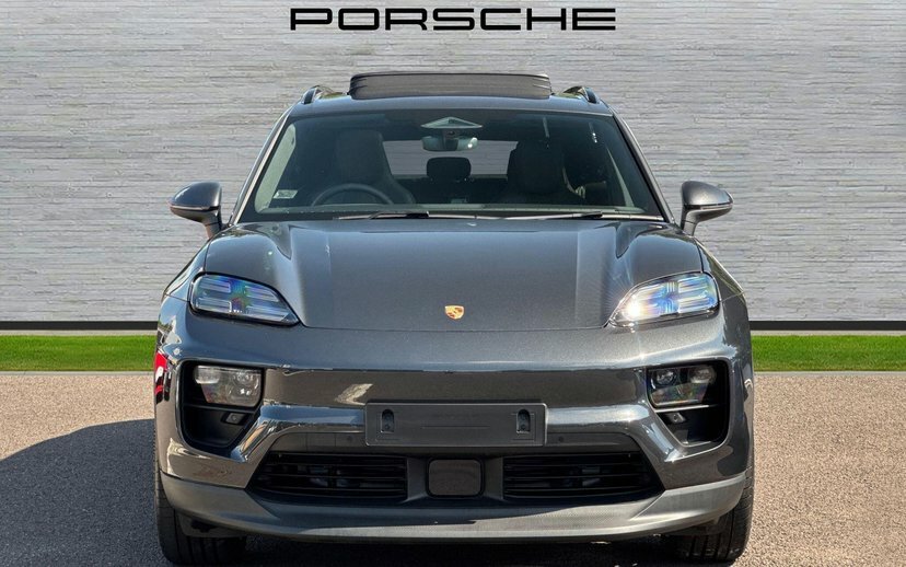 Porsche Macan 100Kwh Gts Black #2
