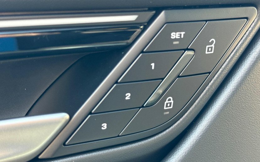 Porsche Macan 100Kwh Gts Black #10