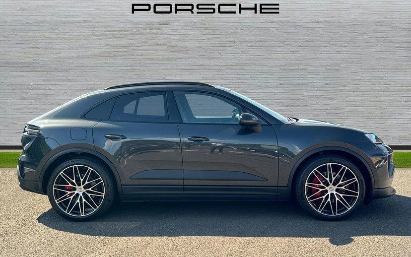 Porsche Macan 100Kwh Gts Black #5