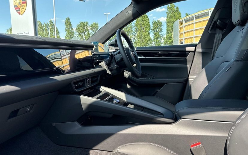 Porsche Macan 100Kwh Gts Black #22