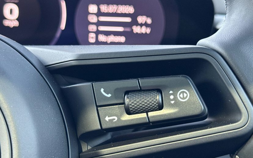 Porsche Macan 100Kwh Gts Black #13