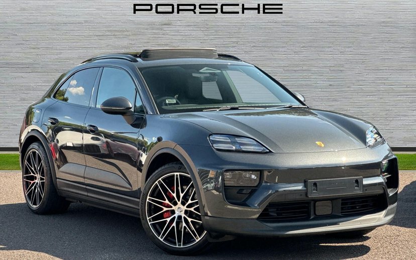 Porsche Macan 100Kwh Gts Black #1