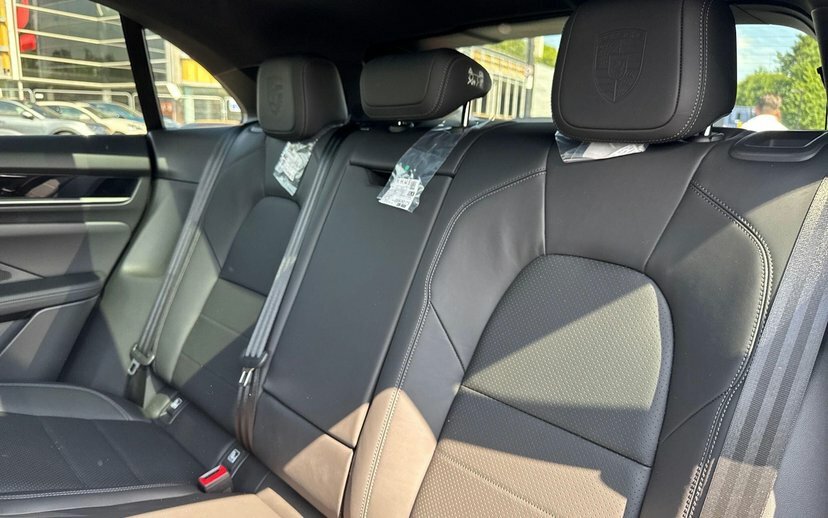 Porsche Macan 100Kwh Gts Black #8
