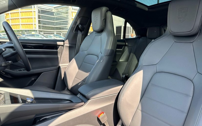 Porsche Macan 100Kwh Gts Black #23