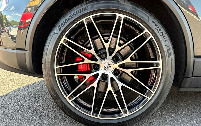 Porsche Macan 100Kwh Gts Black #15