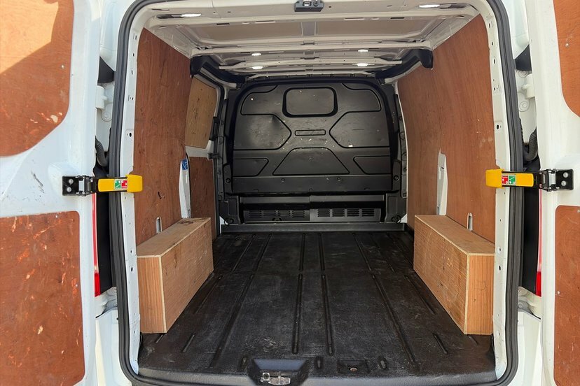 Ford Transit Custom 2.0 280 Ecoblue Limited Panel Van Manua HK22DZN White #2
