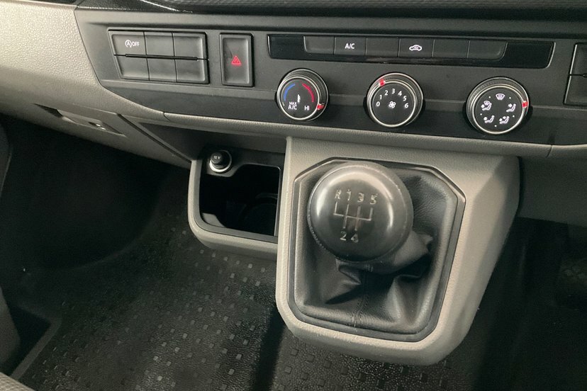 Volkswagen Transporter 2.0 Tdi 90 Startline Van Red #17