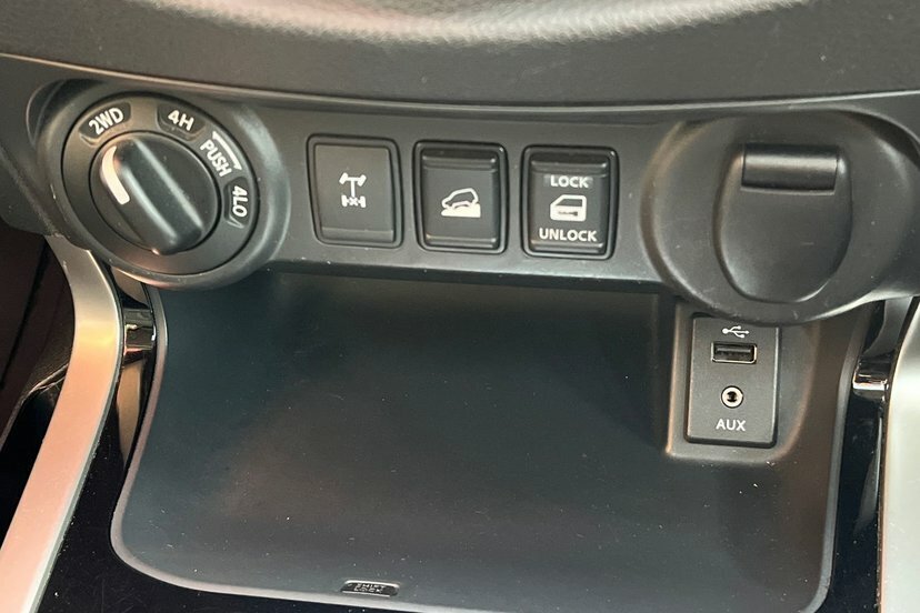 Nissan Navara Dci Tekna Shr Dcb Grey #22