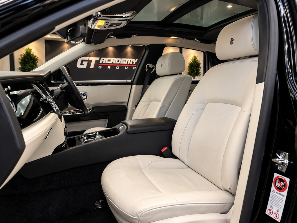 Rolls-Royce Ghost Saloon Black #4