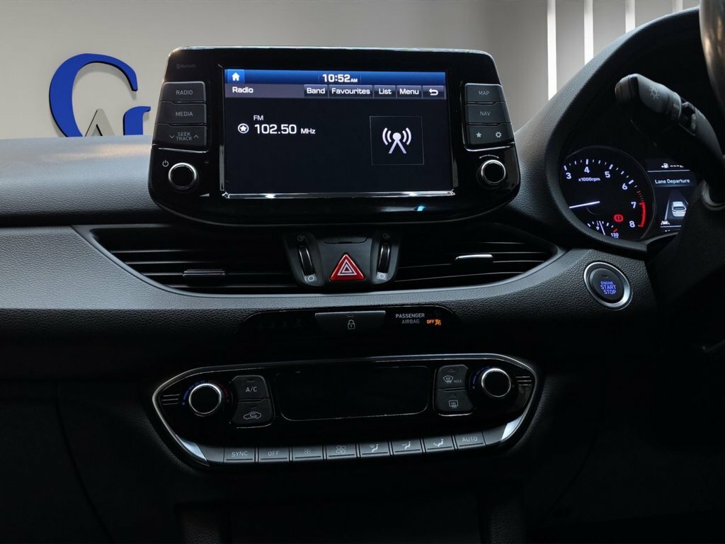 Hyundai I30 1L Premium Se White #19