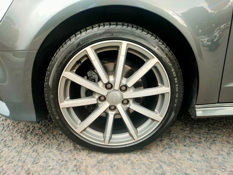 Audi A3 1.5 Tfsi Black Edition Grey #4