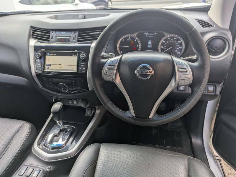 Nissan Navara Double Cab Pick Up Tekna 2.3Dci 190 4Wd White #6
