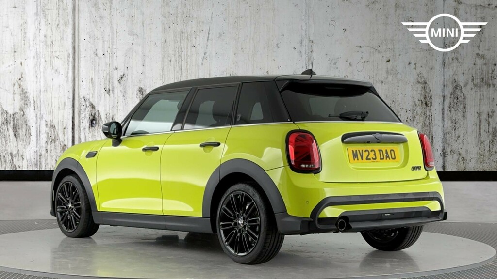 Mini Hatch 1.5 Cooper Exclusive Steptronic Euro 6 Ss MV23DAO Yellow #2