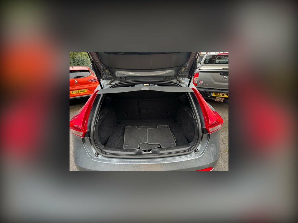 Volvo V40 D2 122 Momentum Edition Black #41