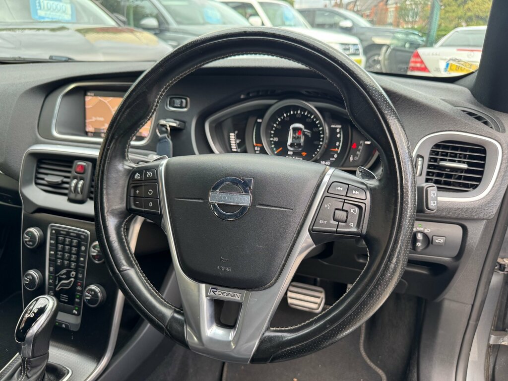 Volvo V40 D2 122 Momentum Edition Black #13