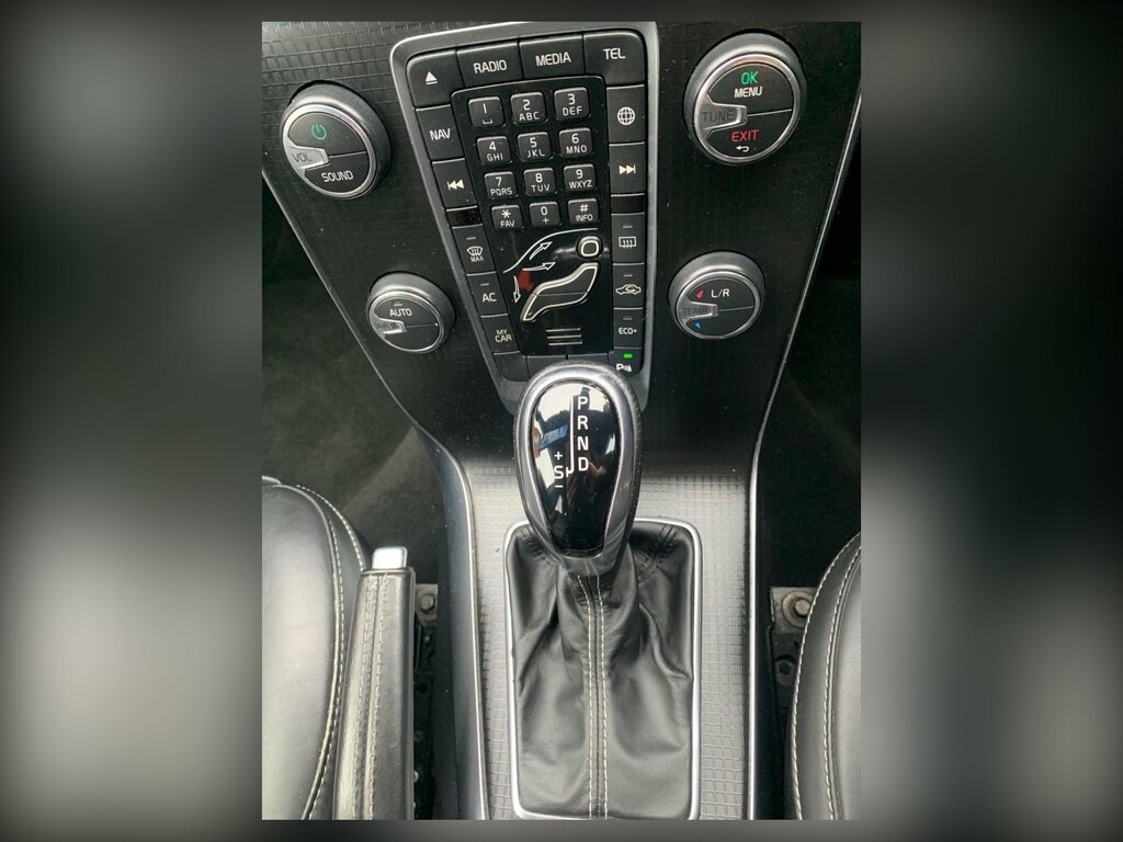 Volvo V40 D2 122 Momentum Edition Black #24