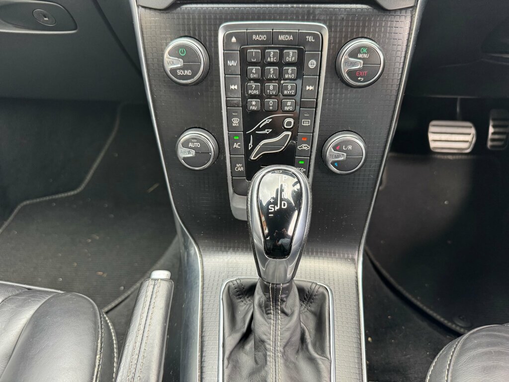 Volvo V40 D2 122 Momentum Edition Black #11