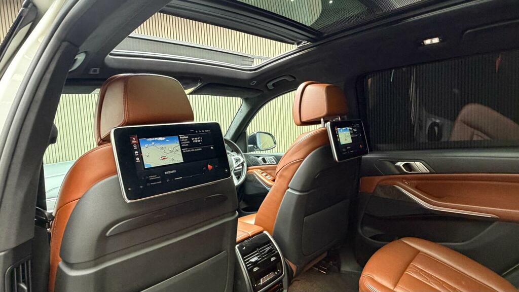 BMW X7 Xdrive40i M Sport Step Black #7