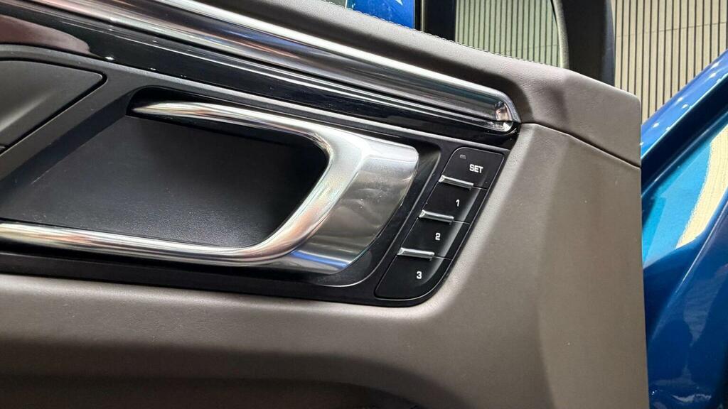 Porsche Macan 3L Turbo Grey #10