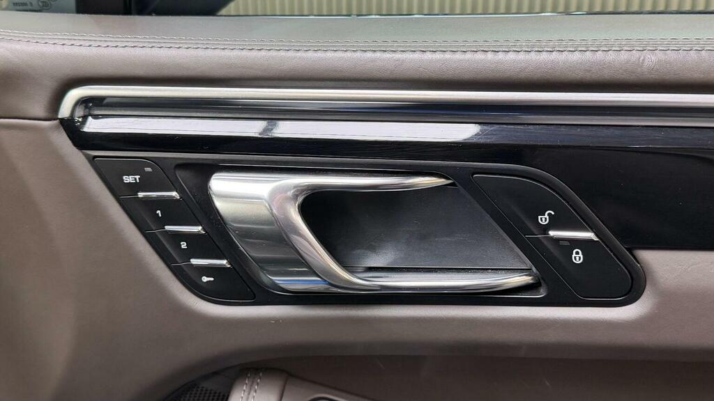 Porsche Macan 3L Turbo Grey #16