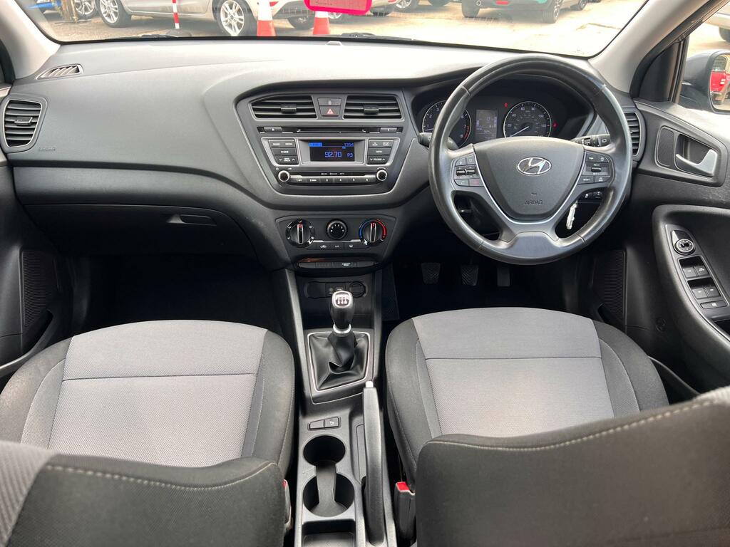Hyundai I20 1.2 Mpi Se 83 Bhp White #15